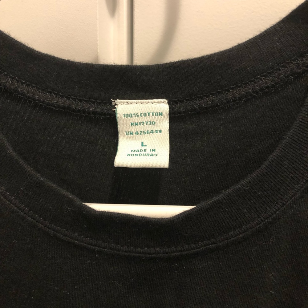 🔥 EUC Shamrock St Patrick’s Day shirt! Black with green stones. Size L ☘️ - Picture 2 of 4